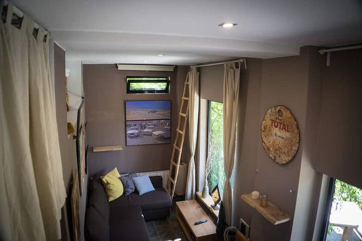 Ganze Wohnung, Minimales Apartment, in Stil eines Tynihauses,  eingebettet im Pinienwald. in Torrelles de Llobregat, Baix Llobregat