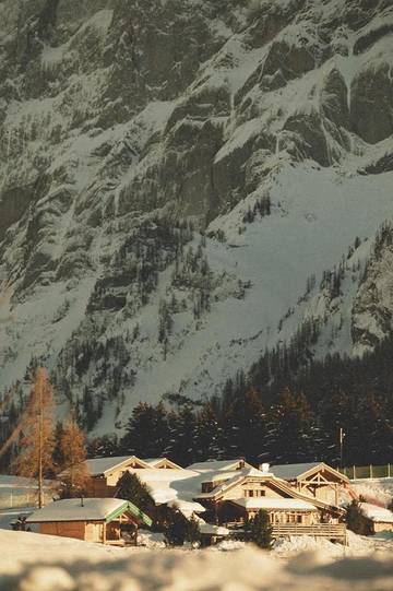 Hôtel pour 8 personnes, avec vue et bassin pour enfant ainsi que piscine et jardin à Gryon