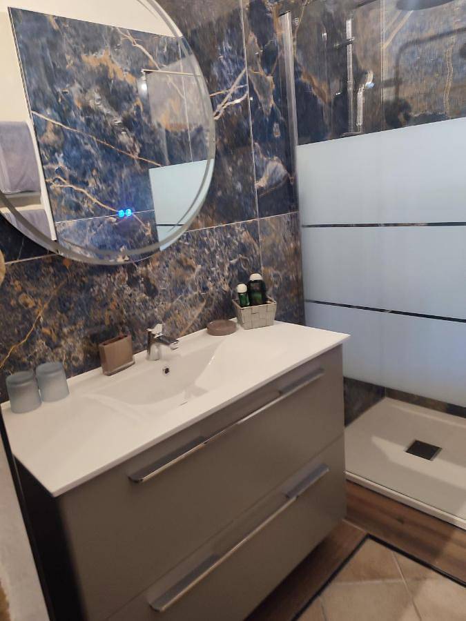 Gîte pour 3 personnes, avec jardin ainsi que piscine et vue à Richerenches - 3