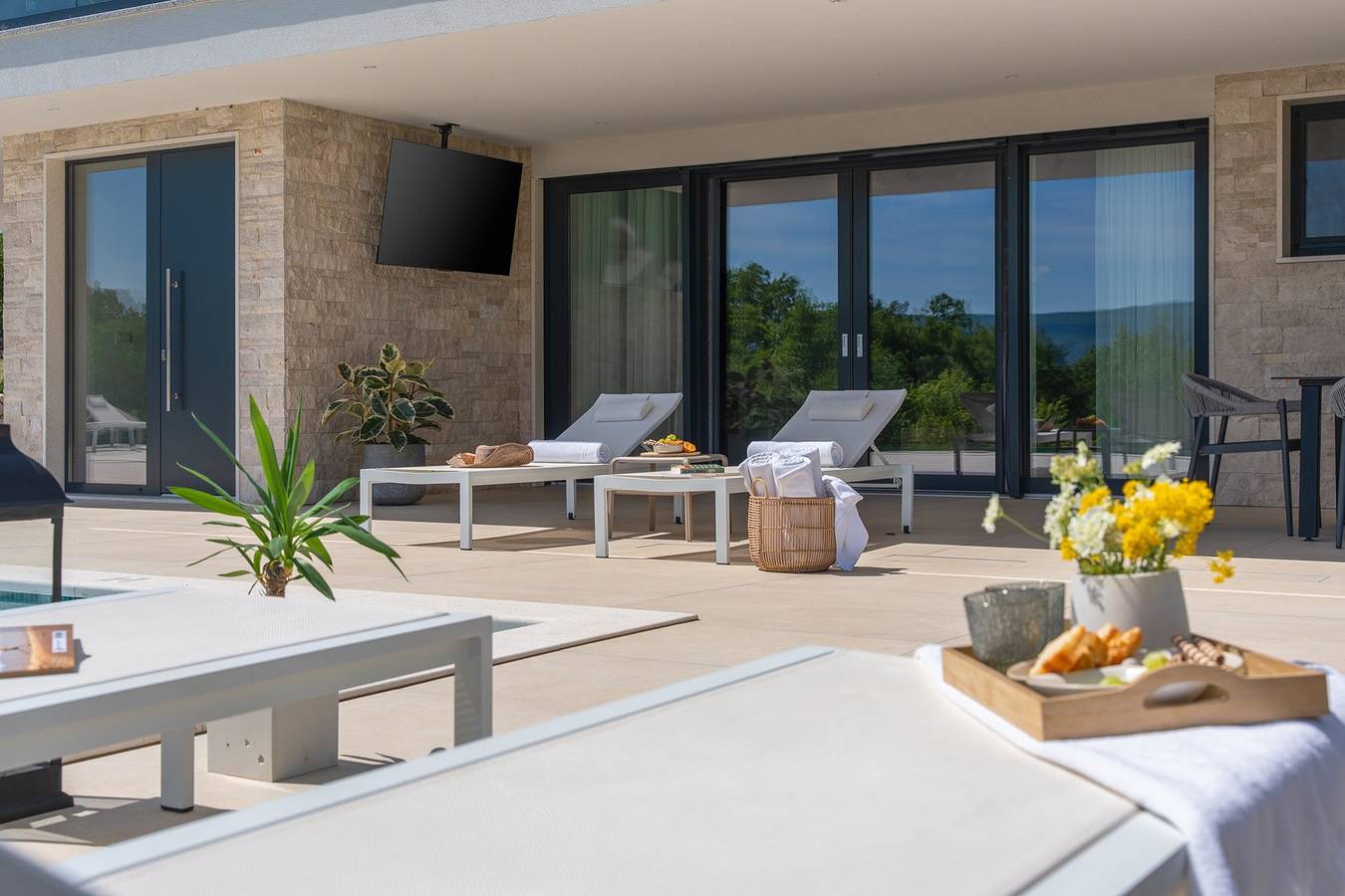 Villa Hillside Gem 49,5 m2, beheizter Pool mit Hydromassage, Whirlpool, Medienraum mit Ps4, 4 Schlafzimmer mit eigenem Bad, 8 Personen in Imotski, Makarska Riviera