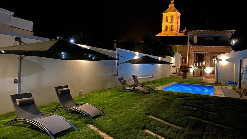 Casa rural para 15 personas, con jardín además de piscina y vistas en Nieva (desambiguación)