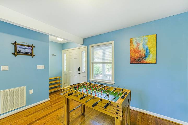 Vacation rental for 10 people, with balcony and yard in Lake Anna