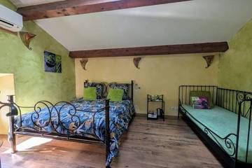 Chambre d’hôte pour 3 personnes, avec piscine et jardin à Mostuéjouls
