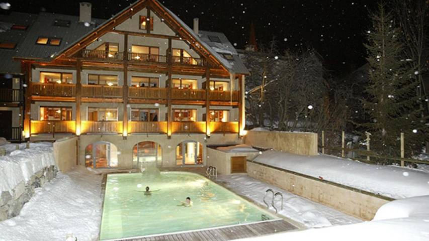 Maison de vacances pour 8 personnes, avec sauna ainsi que piscine et terrasse à Le Monêtier-les-Bains