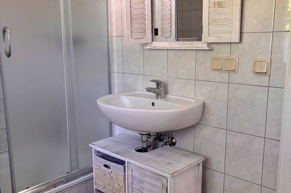 Ganze Wohnung, Gemütliche Ferienwohnung in ruhiger Lage am Prerower Strom in Ostseebad Prerow, Prerow