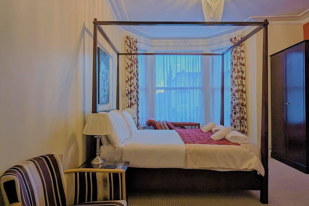 Entire 9 Bedroom Hotel, 9 en-suite Bathrooms, Steps from Llandudno Beach 🏖️🌅 in Llandudno, Conwy en omgeving