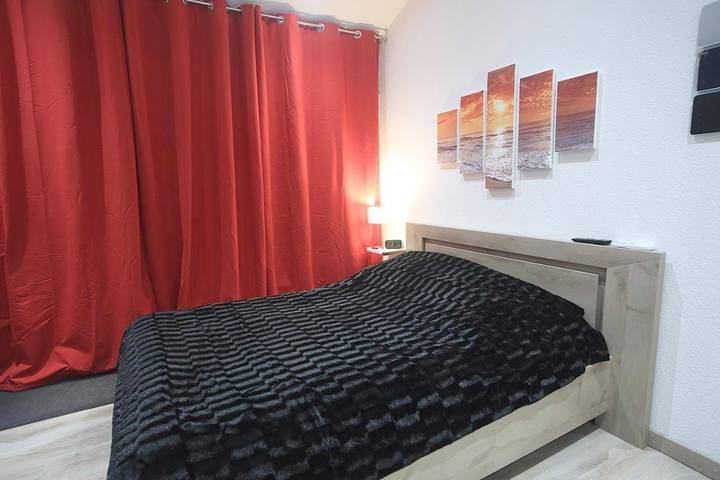 Appartement de vacances pour 3 personnes, avec Terrasse et Jacuzzi ainsi que Jardin et Piscine