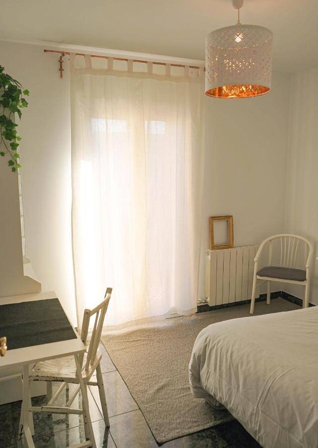 Gîte pour 2 personnes, avec vue ainsi que balcon et jardin dans San Martin Sarroca - 4