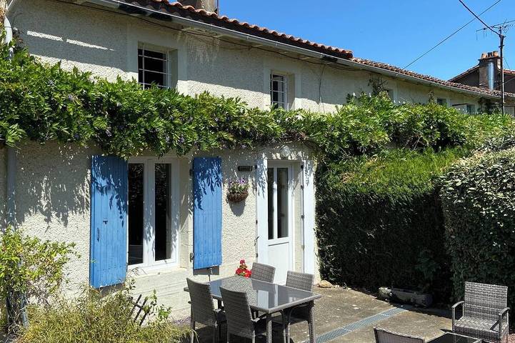 Gîte pour 4 personnes, avec terrasse et jardin