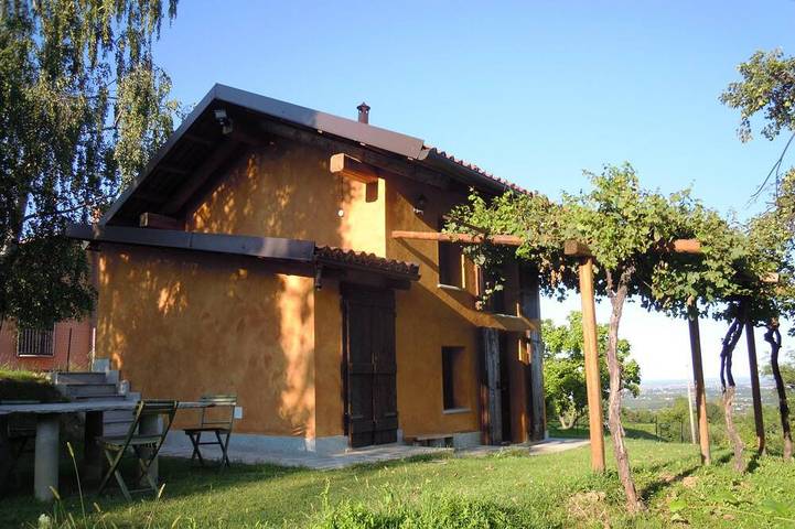 Agriturismo per 2 persone, con terrazza e giardino nonché piscina e idromassaggio in Provincia di Torino
