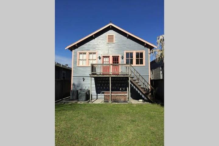 Vacation home for 6 people, with balcony and yard in New Orleans