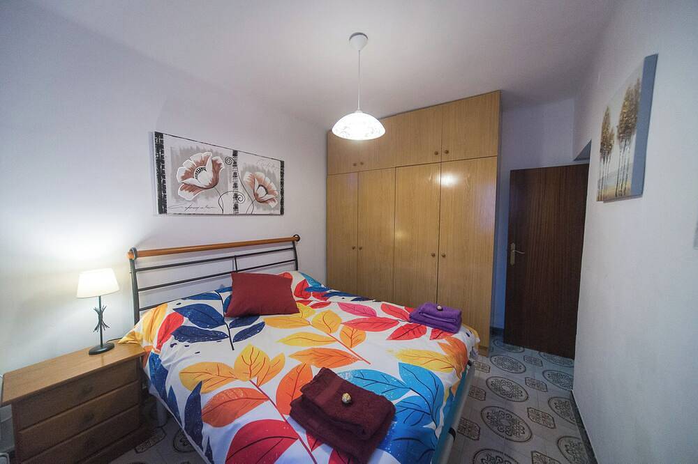 Apartamento entero, Cómodo y luminoso en Cornellá (Barcelona) in Cornellá de Llobregat, Bajo Llobregat