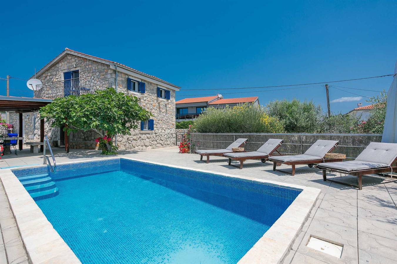 Ganze Wohnung, Ferienhaus Galovic mit privatem Pool in Brzac, Krk