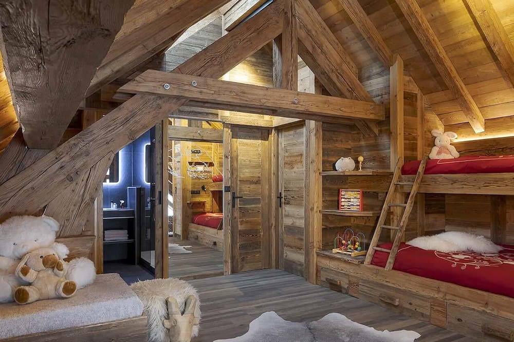 Chalet, wifi, 10m des commerces, sauna, terrasse, cheminée ou poêle à bois, télévision, 260m² in Vénosc, Les Deux Alpes
