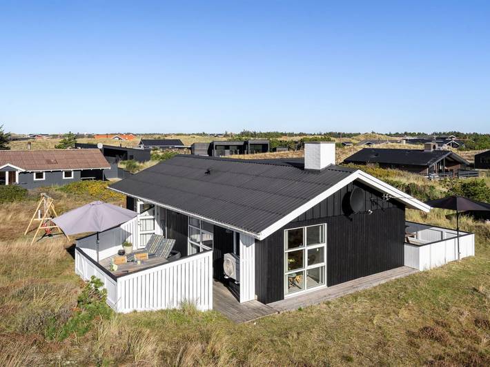 Ferieudlejning for 6 personer, med Jacuzzi og Terrasse samt Sauna i Bjerregård