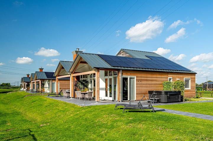 Ferienhaus für 8 Personen, mit Whirlpool und Sauna sowie Garten