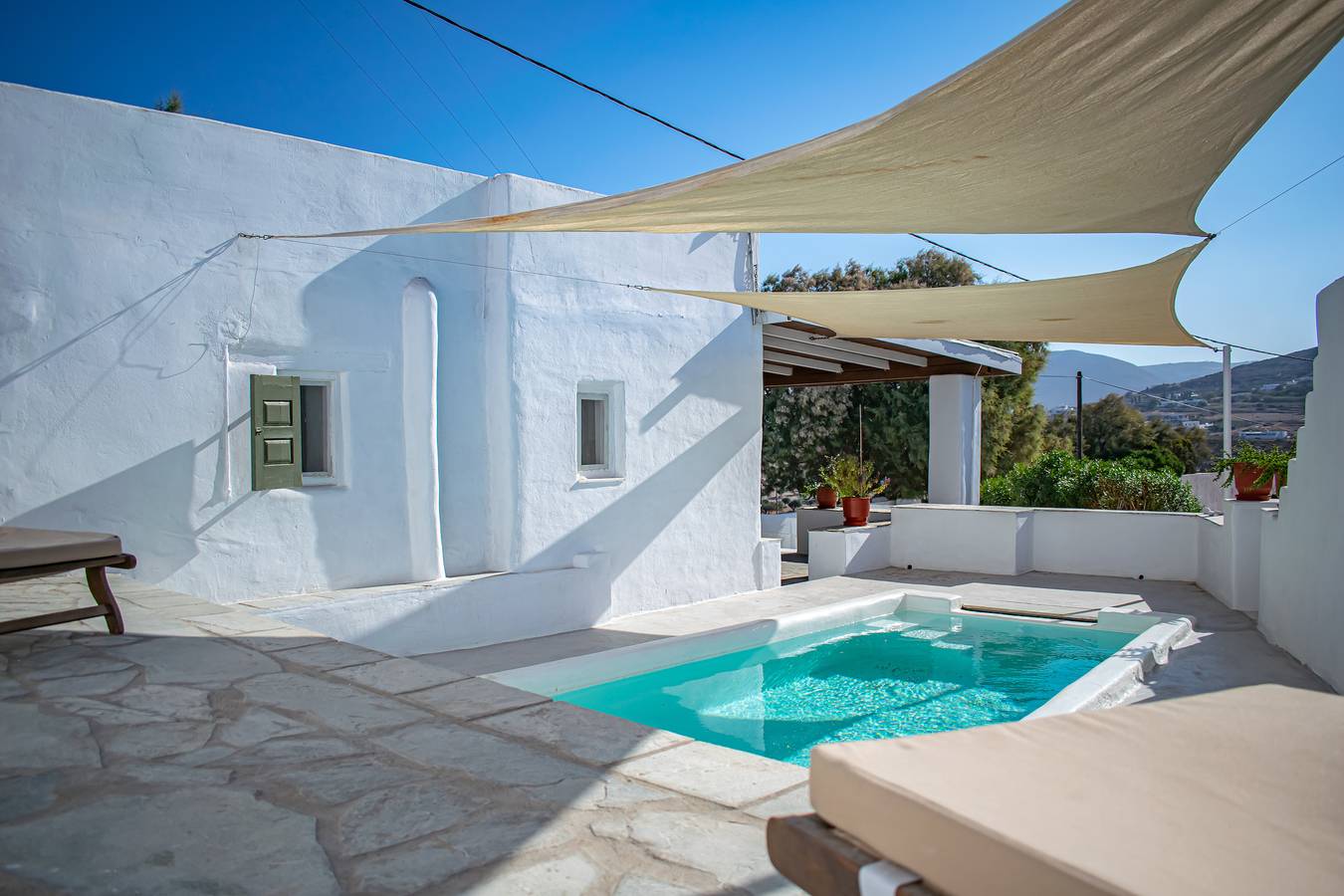 Entire studio, Cozy studio for 2 guests with 1 child or 3 adults - walking distance to beach in Sarakiniko, Paros