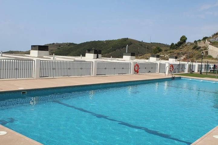 Apartamento de vacaciones para 4 personas, con balcón además de jardín y piscina - 1