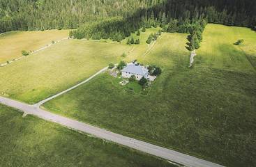 Gîte pour 10 personnes, avec terrasse et jardin à Chapelle-des-Bois