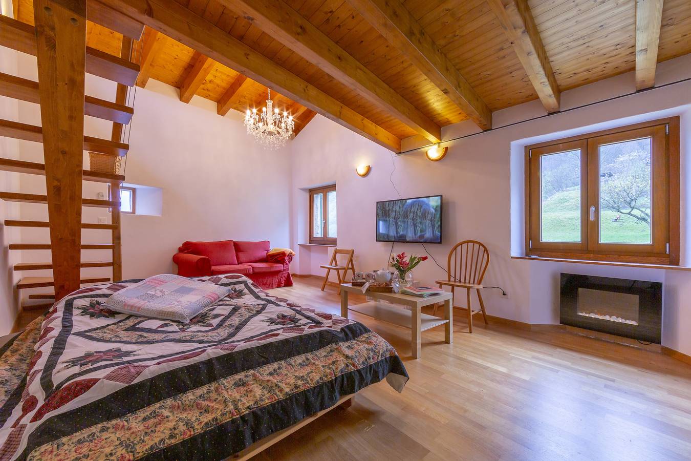 Casa Gialla in Arogno, Lago di Lugano (Svizzera)