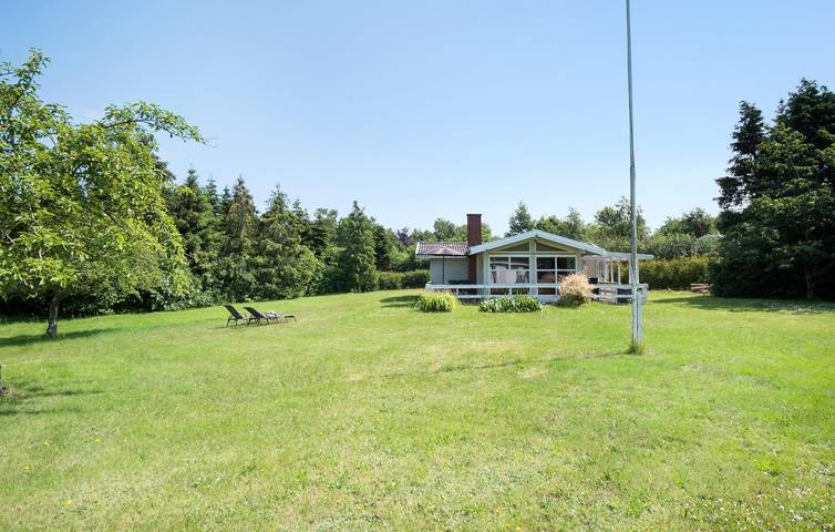 Ferienhaus für 6 Personen, mit Terrasse und Whirlpool in Millinge