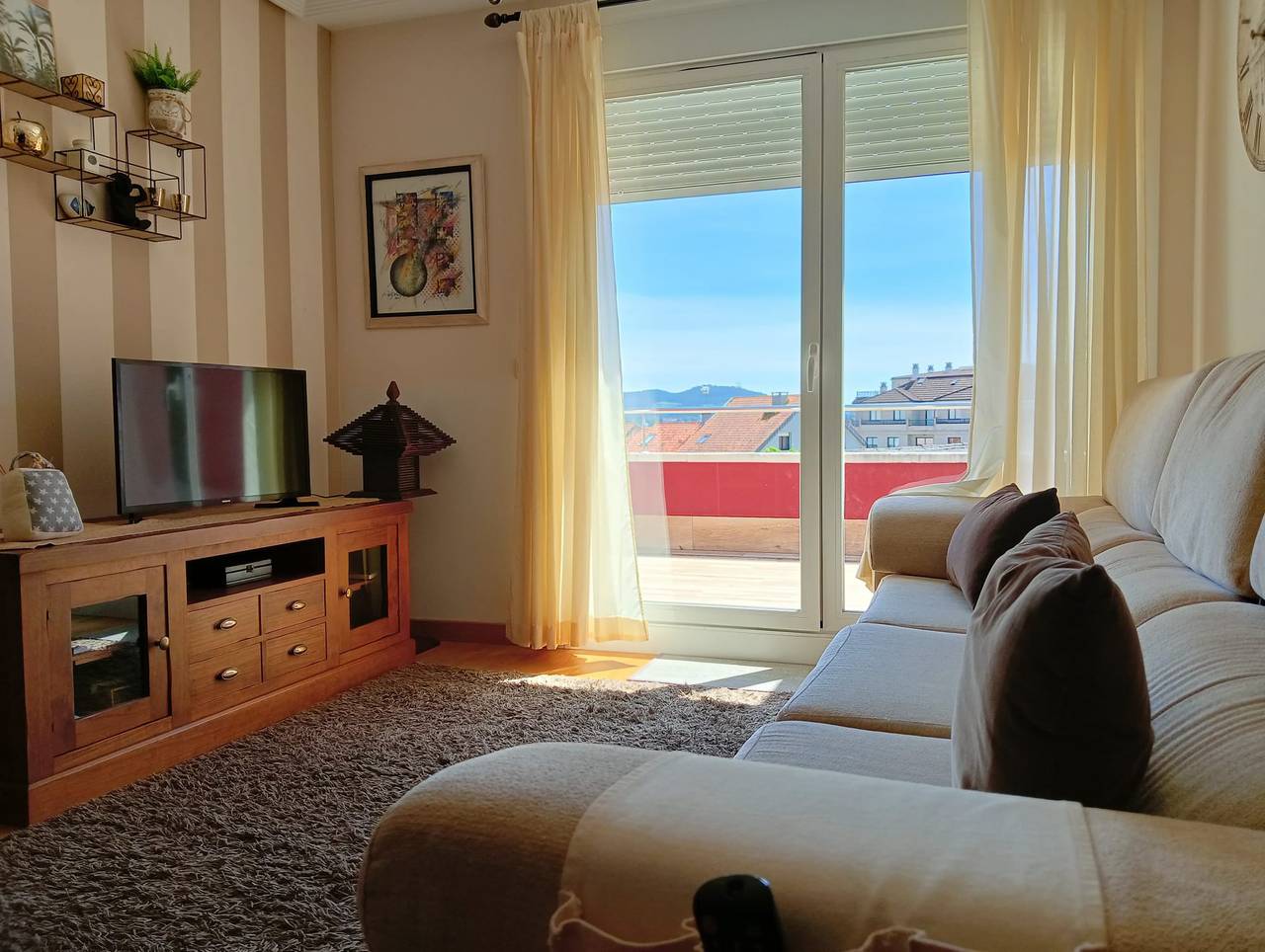 Ganze Ferienwohnung, 3 Bed Flat - Sleeps 6 - Pool - Garden - Parking in Vilagarcía de Arousa, Rías Baixas