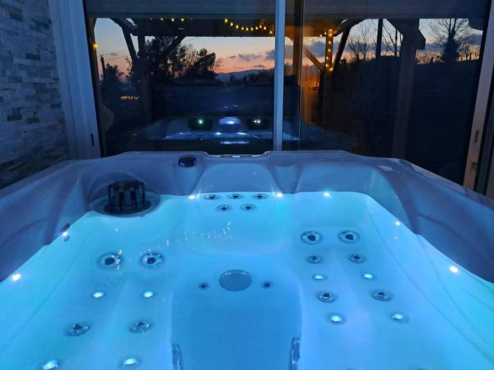 Chambre d’hôte pour 2 personnes, avec Jacuzzi et Terrasse ainsi que Jardin et Vue dans Notre-Dame-de-l'Osier