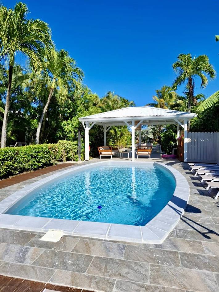 Appartement de vacances pour 4 personnes, avec jardin ainsi que terrasse et piscine