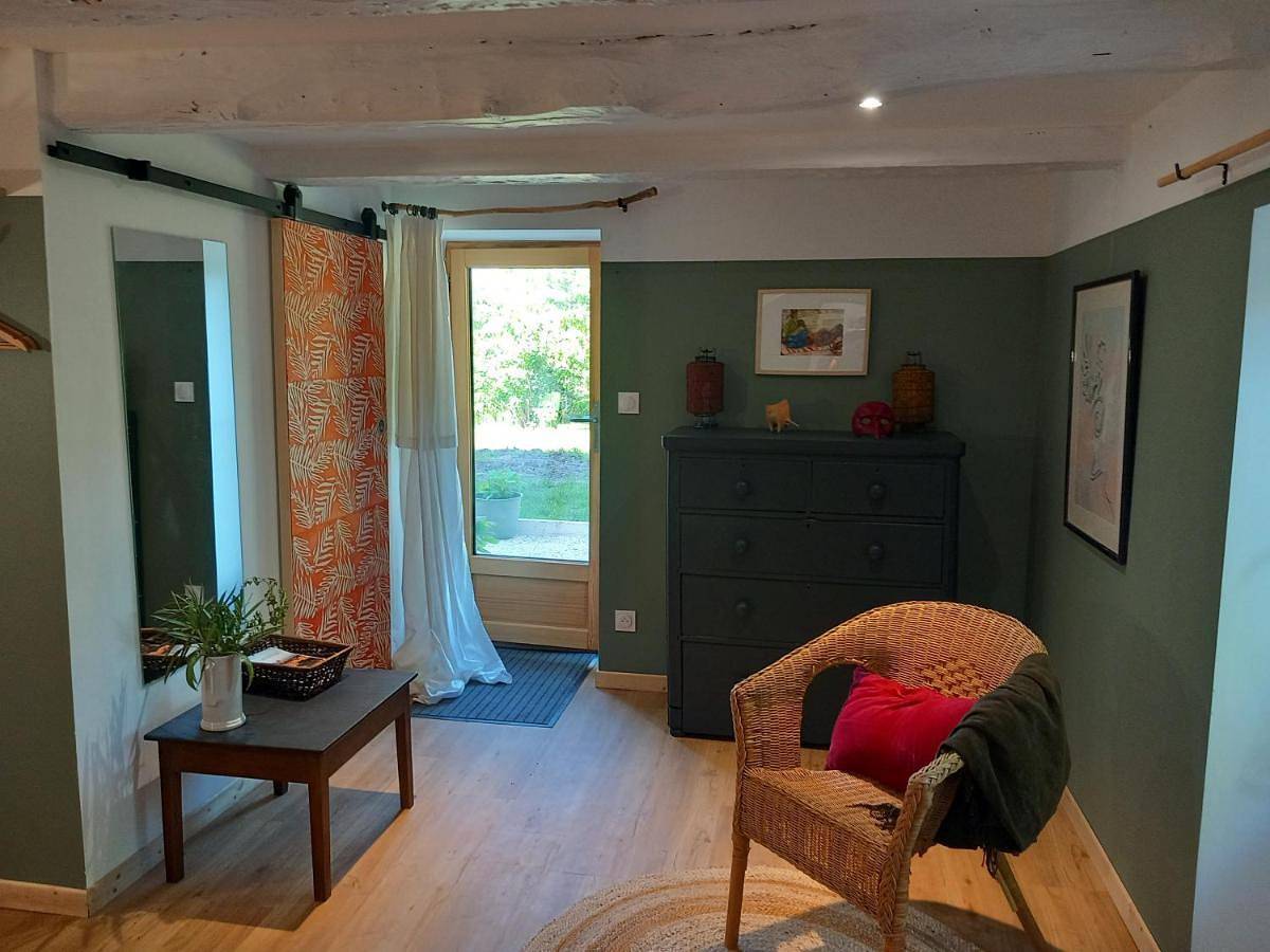 Double Room with Private Bathroom in Lalbenque, Quercy