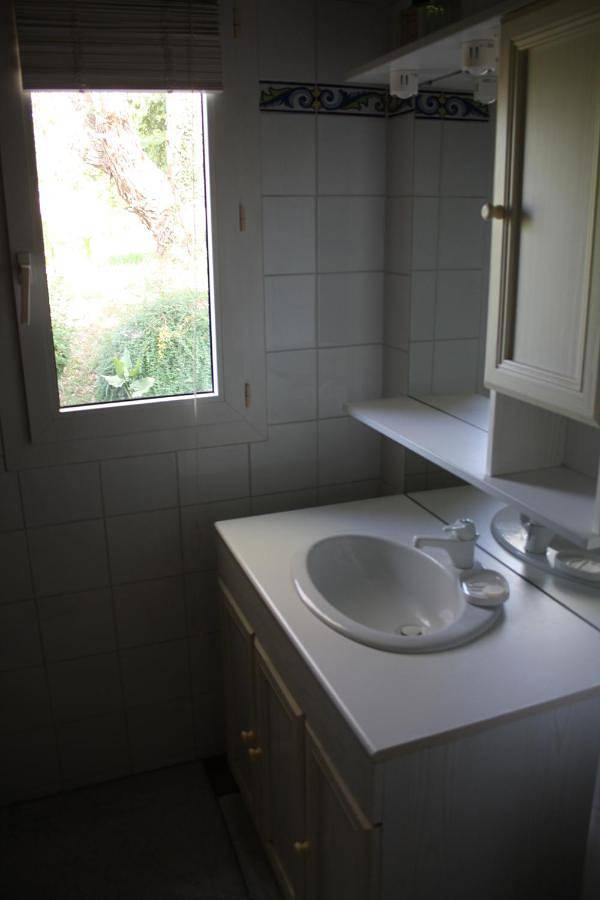 Chambre d’hôte pour 2 personnes, avec piscine ainsi que vue et jardin à La Celle-sous-Gouzon - 4