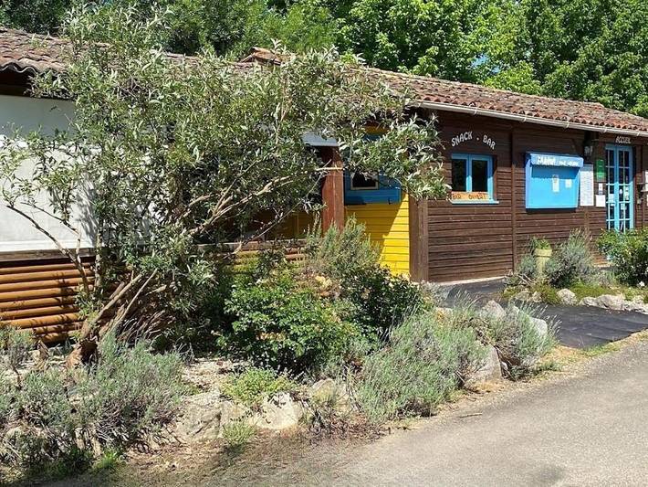 Camping pour 4 personnes, avec Terrasse et Jardin ainsi que Piscine et Vue