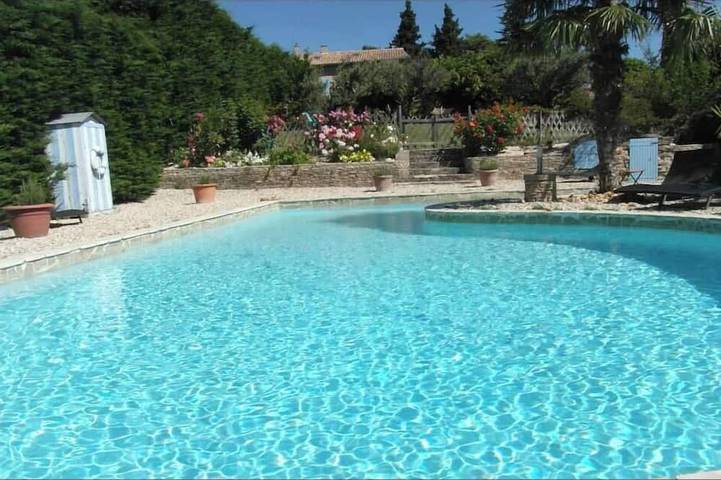 Location de vacances pour 12 personnes, avec terrasse et jardin à Faucon