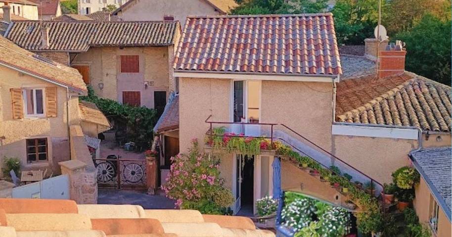 Location de vacances pour 7 personnes, avec terrasse, animaux acceptés à Chiroubles - 2