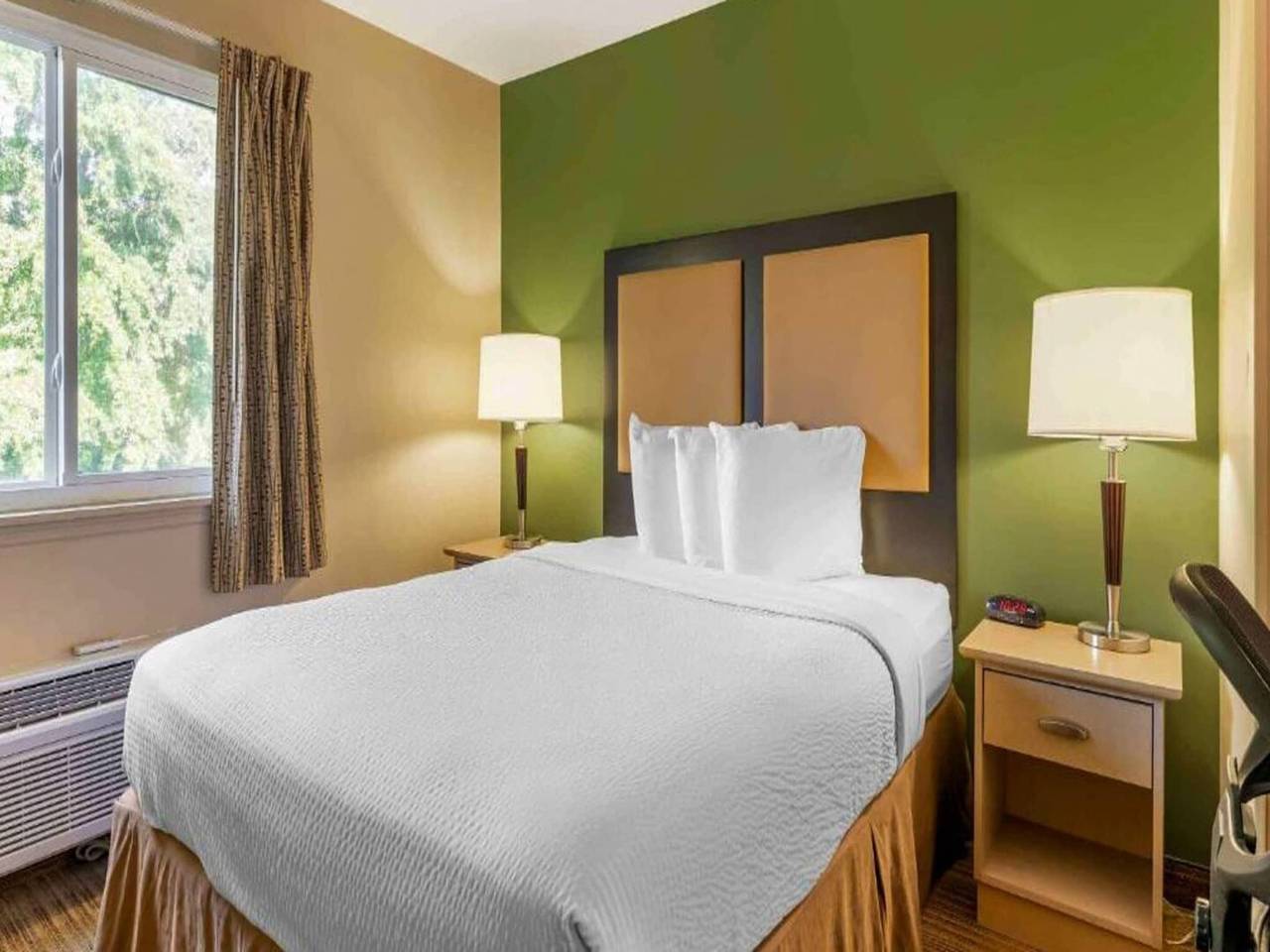 Ganze Wohnung, 1 Queensize-bett | Mob Acc Tub Ste Nsmk Sb Micfri in Montclaire South, Charlotte
