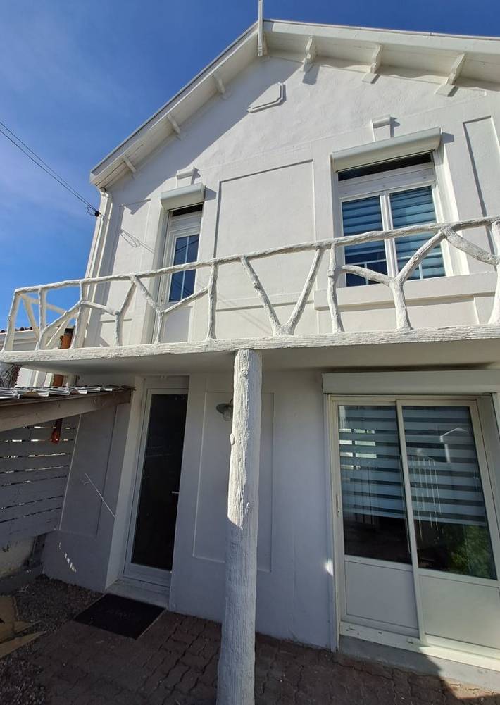 Gîte pour 6 personnes, avec terrasse et jardin