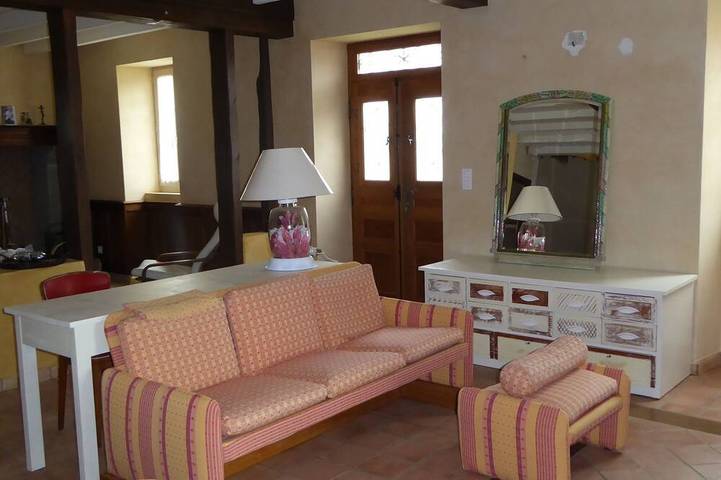 Gîte pour 8 personnes, avec terrasse et jardin, animaux acceptés à Nassiet