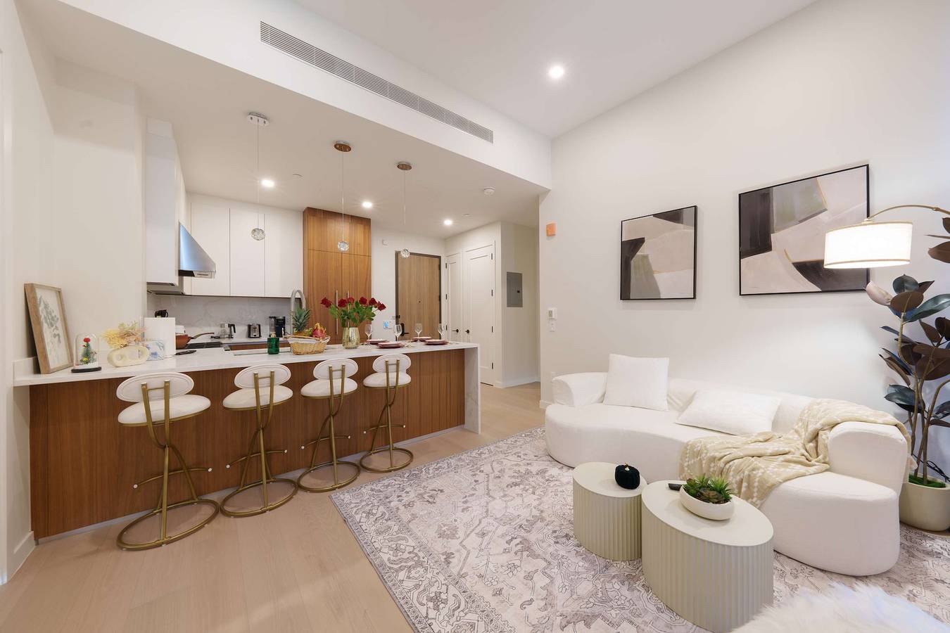 Entire apartment, New Luxury Penthouse w  Pool   Gym in Flushing in Queens, New York City