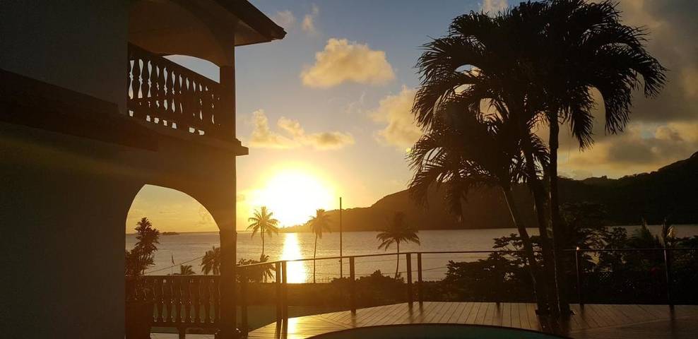 Location de vacances pour 4 personnes, avec piscine ainsi que terrasse et jardin dans Huahine - 3