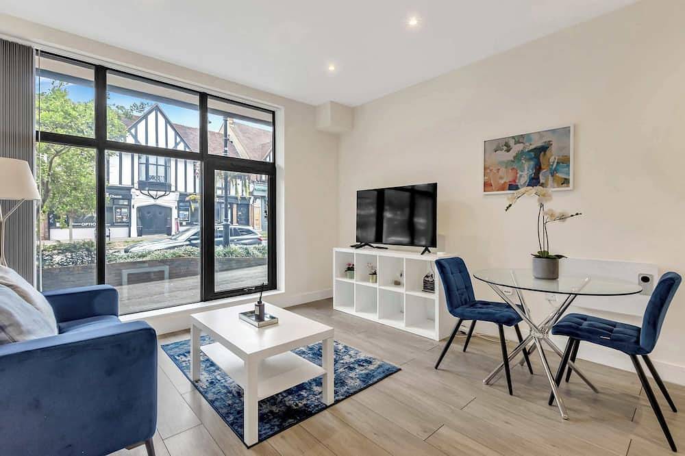 Ganze Wohnung, City Service Lets | New London 2Bed With Parking | Long Stays Welcome in Sutton (London), London