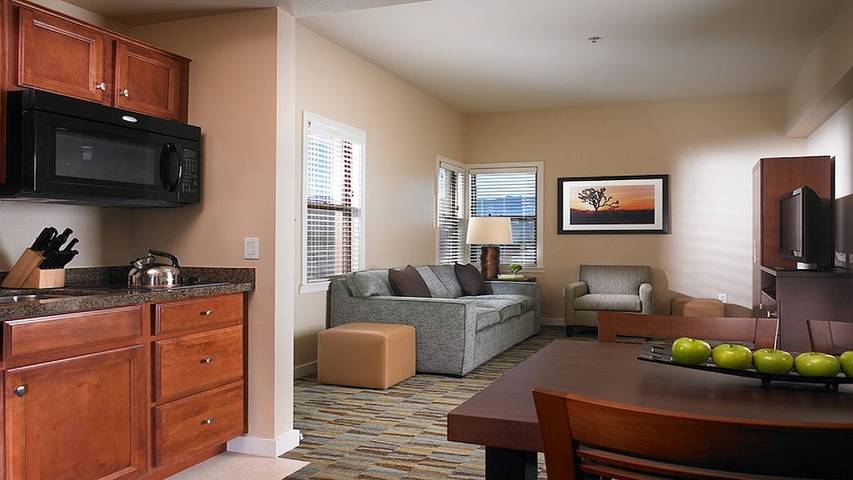 Villa for 4 people, with terrace and pool as well as hot tub in Palm Desert