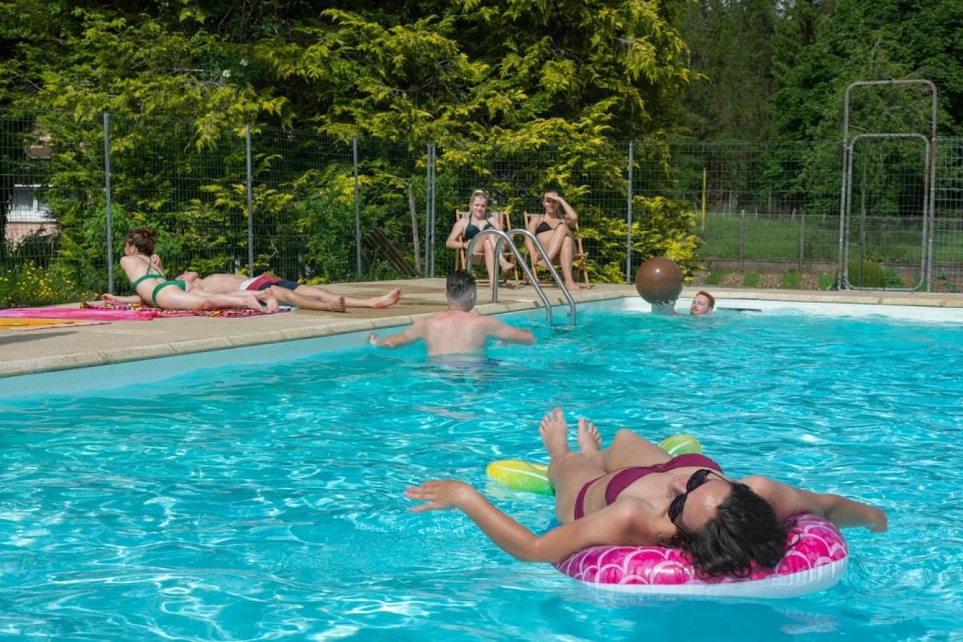 Zecamping 3* piscine chauffée chiens acceptés locatif Tv 23m2 4 pers in Levier, Jura Francais