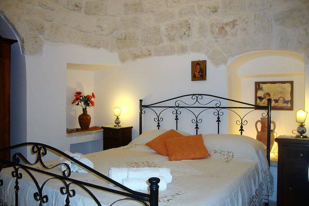 Trulli di Marì: \"Trullo Incanto\" ideal for families. Playground area. 12km from the sea in Locorotondo, Bari Province