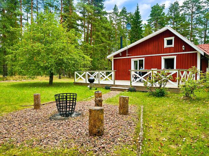 Hus Michel – Holiday Home in Lönneberga, Småland in Hultsfred