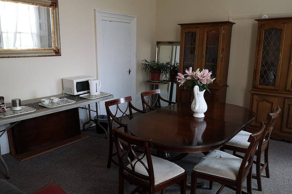 Apartamento entero, Amplio apartamento en Regency propiedad junto al puerto de Dover y White Cliffs con estacionamiento in Dover, Kent