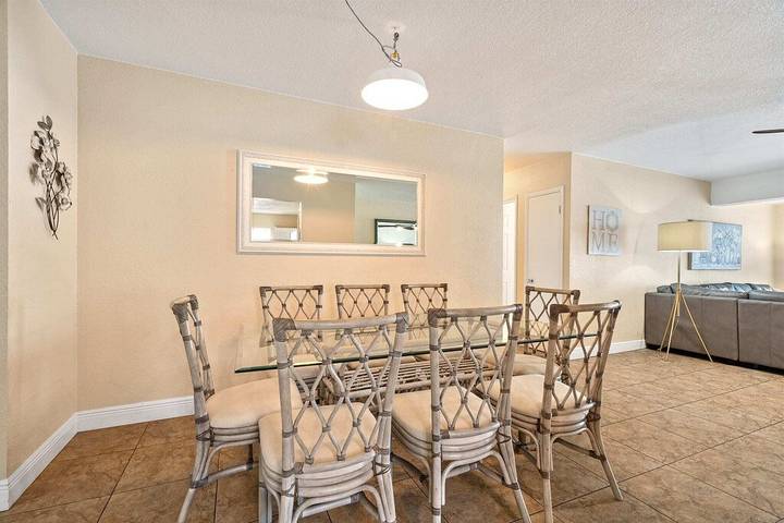 Vacation rental for 8 people, with yard, with pets in Dania Beach