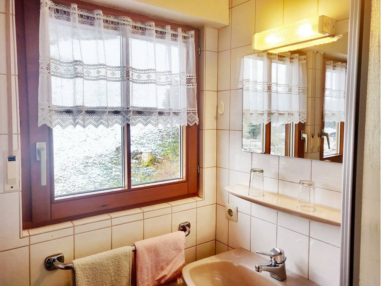 Geheel appartement, Appartement 'Waldblick, 50 Qm' met gedeelde tuin, balkon en Wi-Fi in Bad Rippoldsau-Schapbach, Central Black Forest