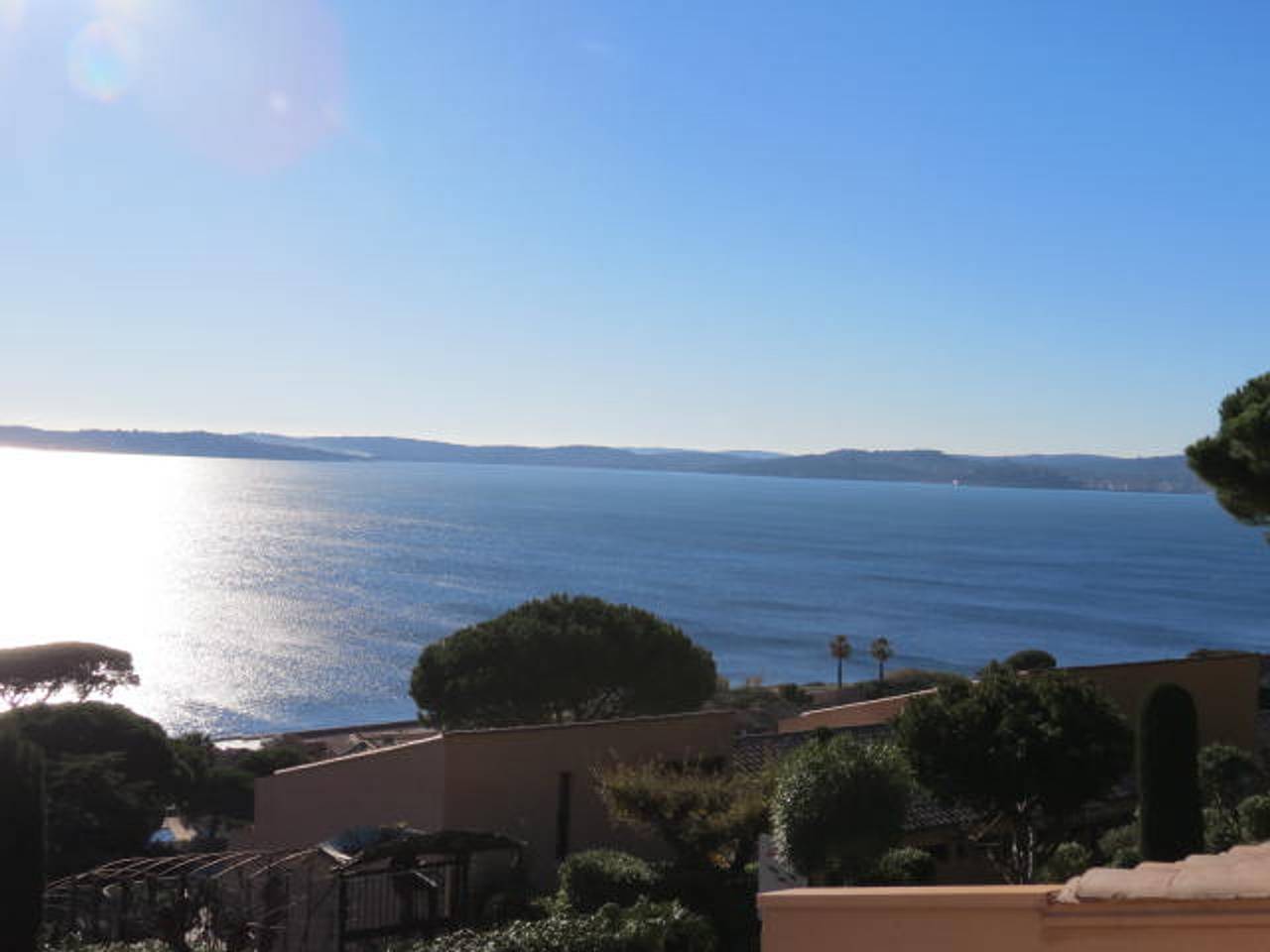 Entire apartment, 3-room apartment with air conditioning and terrace in Sainte-Maxime in Sainte-Maxime, Draguignan region