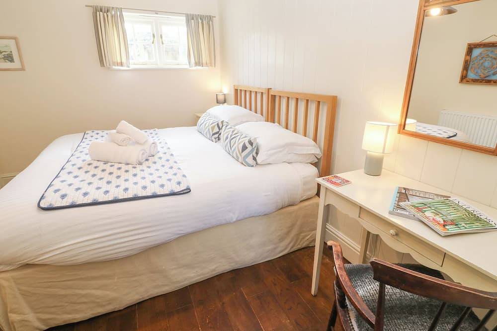 No 3 The Hinges, pet friendly, country holiday cottage in Crantock in Crantock, Cornwall