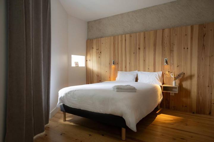 Location de vacances pour 3 personnes, avec Terrasse ainsi que Jardin et Vue à Lacaze - 4