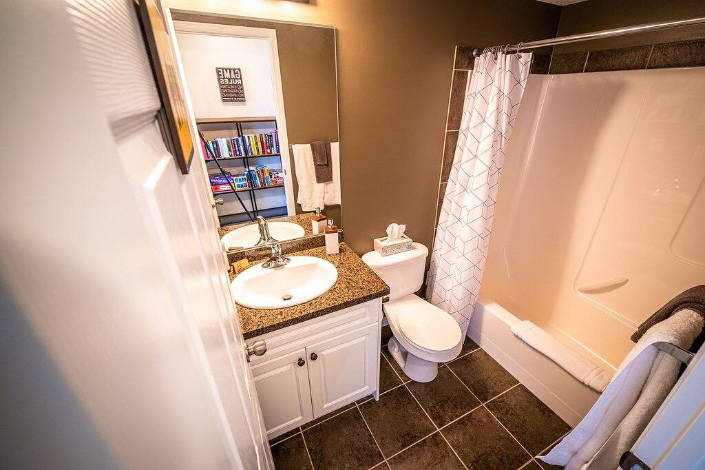 Ganze Wohnung, 2-Bedroom 2-Bathroom Condo with Mountain Views in Radium Hot Springs, Kootenay-Nationalpark